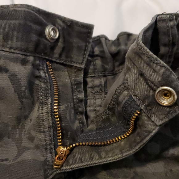 Boys adjustable waist cargo shorts - Picture 3 of 3